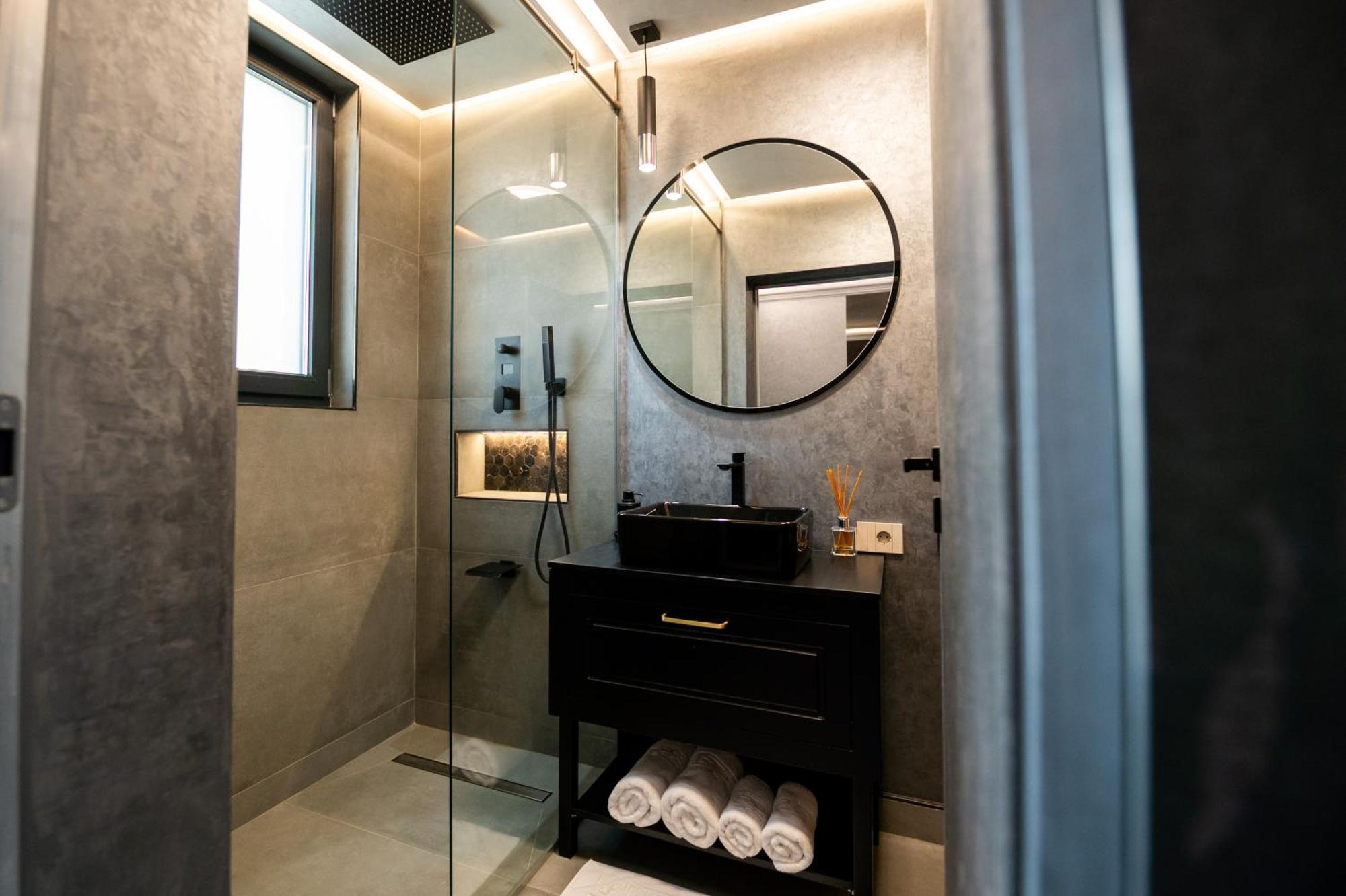 The Penthouse Hotel Vaslui Bagian luar foto